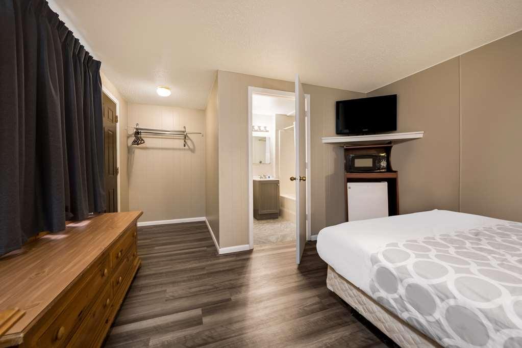 Rodeway Inn La Crosse Room photo